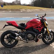 Ducati Monster 1200S