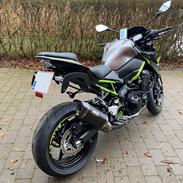 Kawasaki Z900 F1