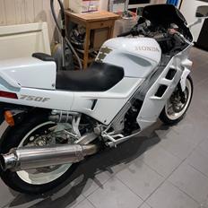Honda Vfr 750 rc24-2