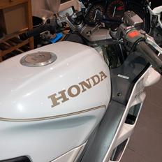Honda Vfr 750 rc24-2