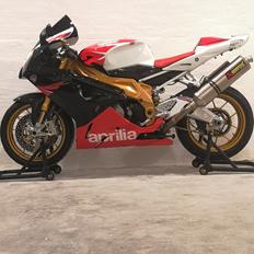 Aprilia RSV 1000R Factory