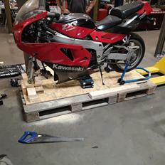 Kawasaki ZXR 750 H1