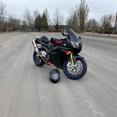 Aprilia RSV 1000 R Factory