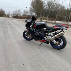 Aprilia RSV 1000 R Factory