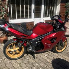 Triumph Sprint ST 1050 **SOLGT**