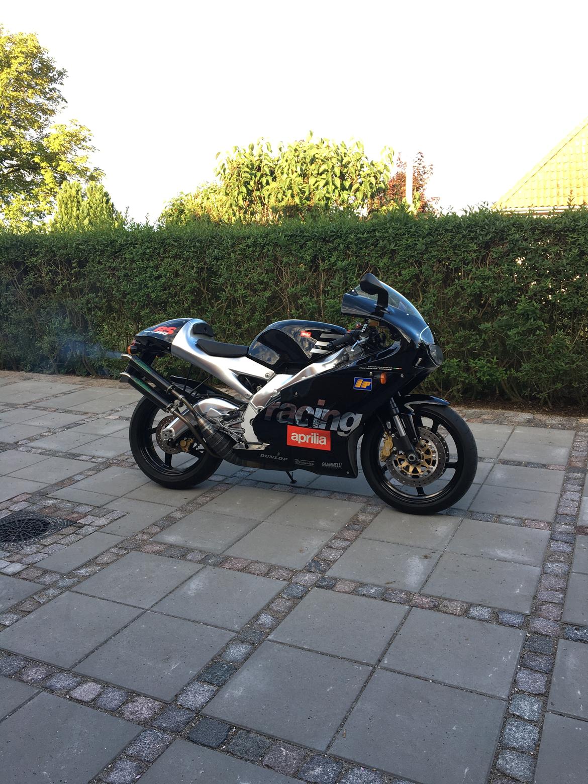 Aprilia RS 250 - Klar til en morgentur. Lugten af totaktsrøg gør mig liderlig! billede 14