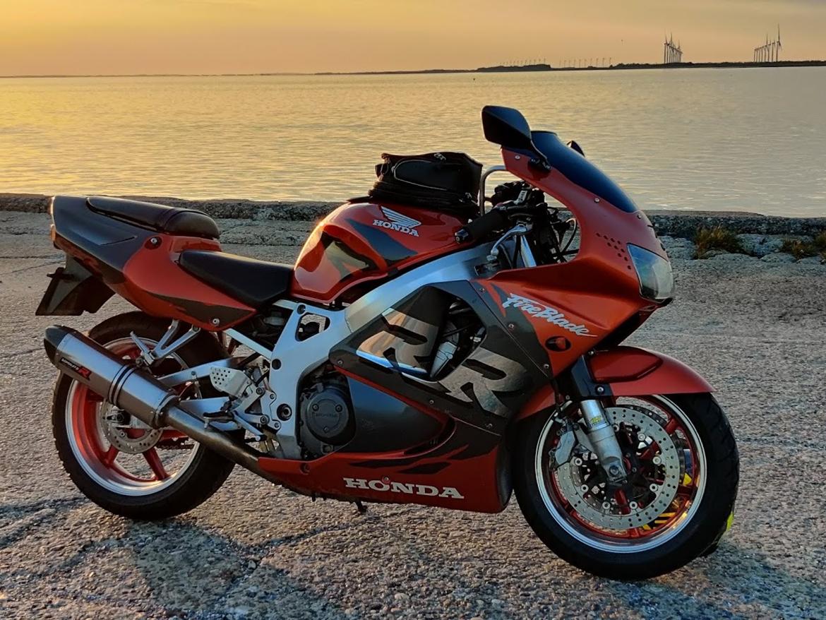 Honda CBR 900 RR billede 2