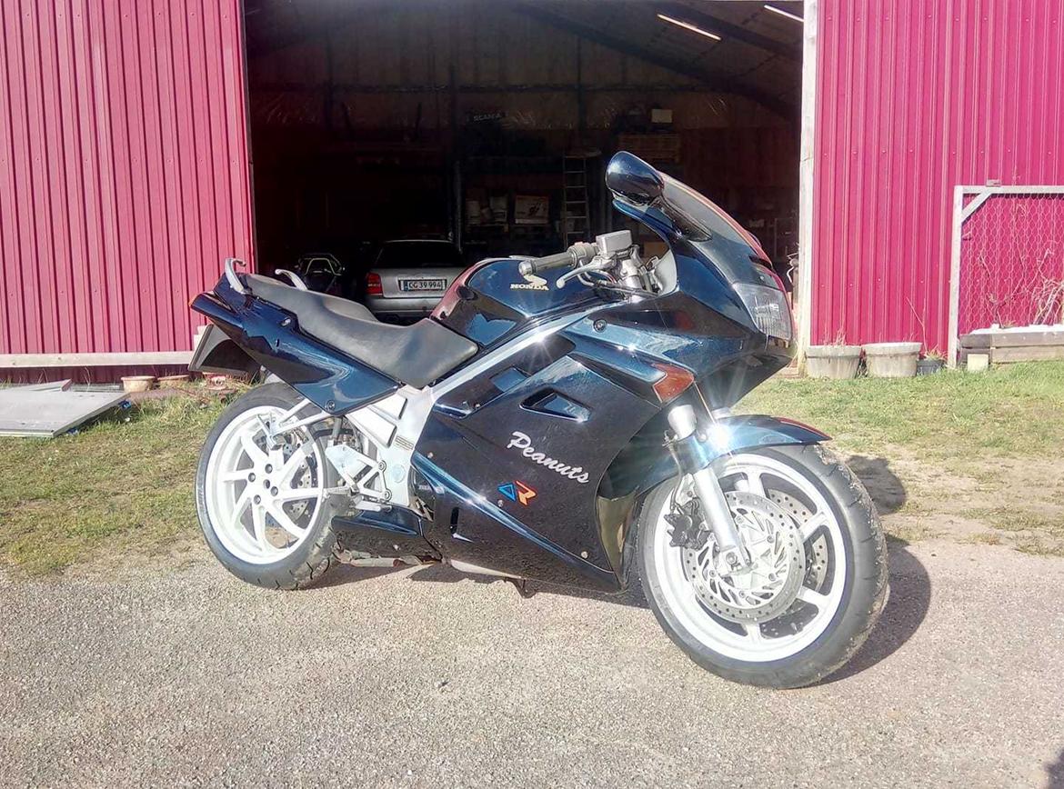 Honda VFR 750F RC36 billede 2