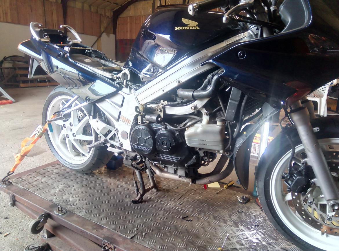 Honda VFR 750F RC36 billede 5