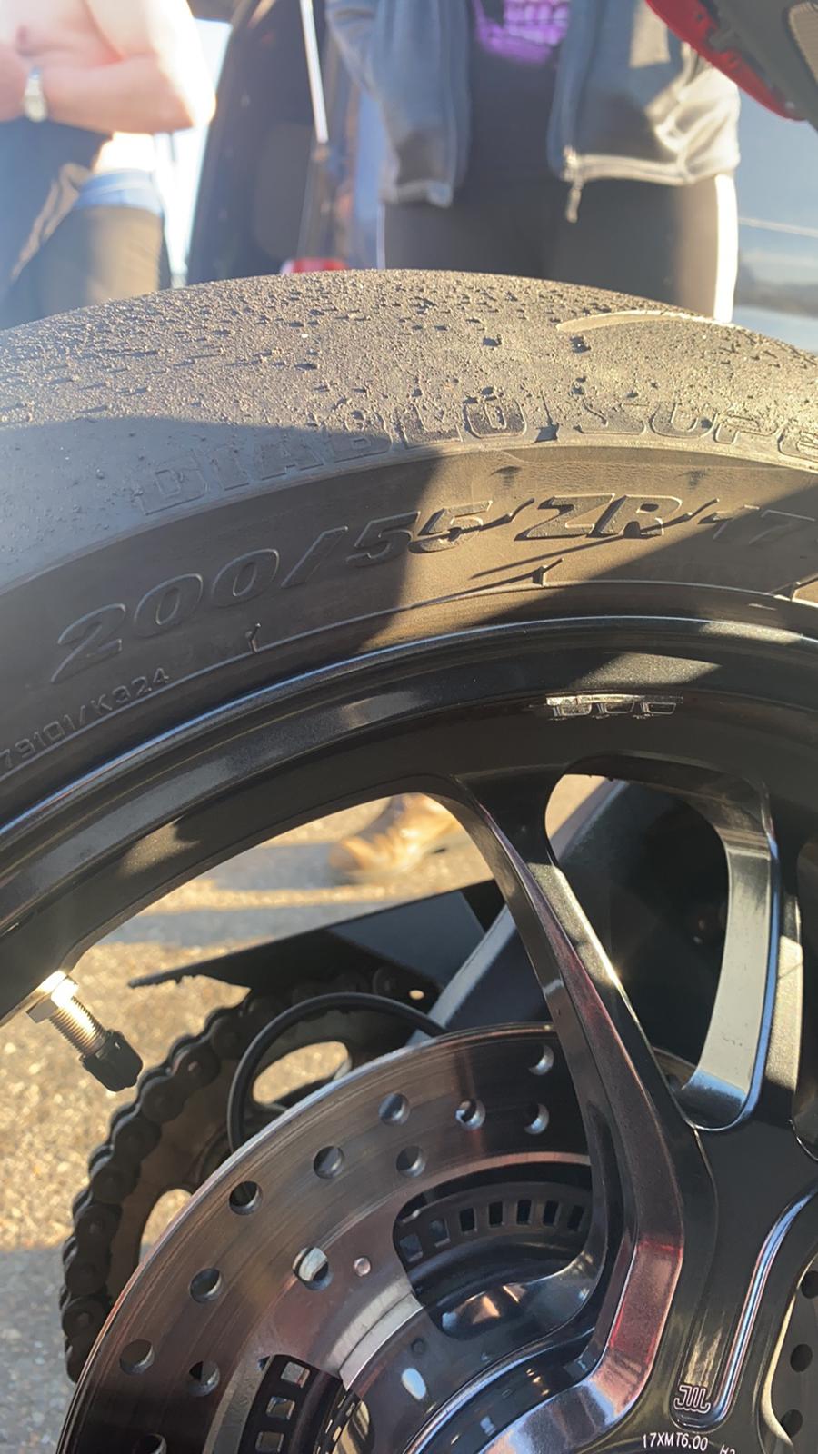 Ducati Monster 1200 R (SOLGT) billede 11