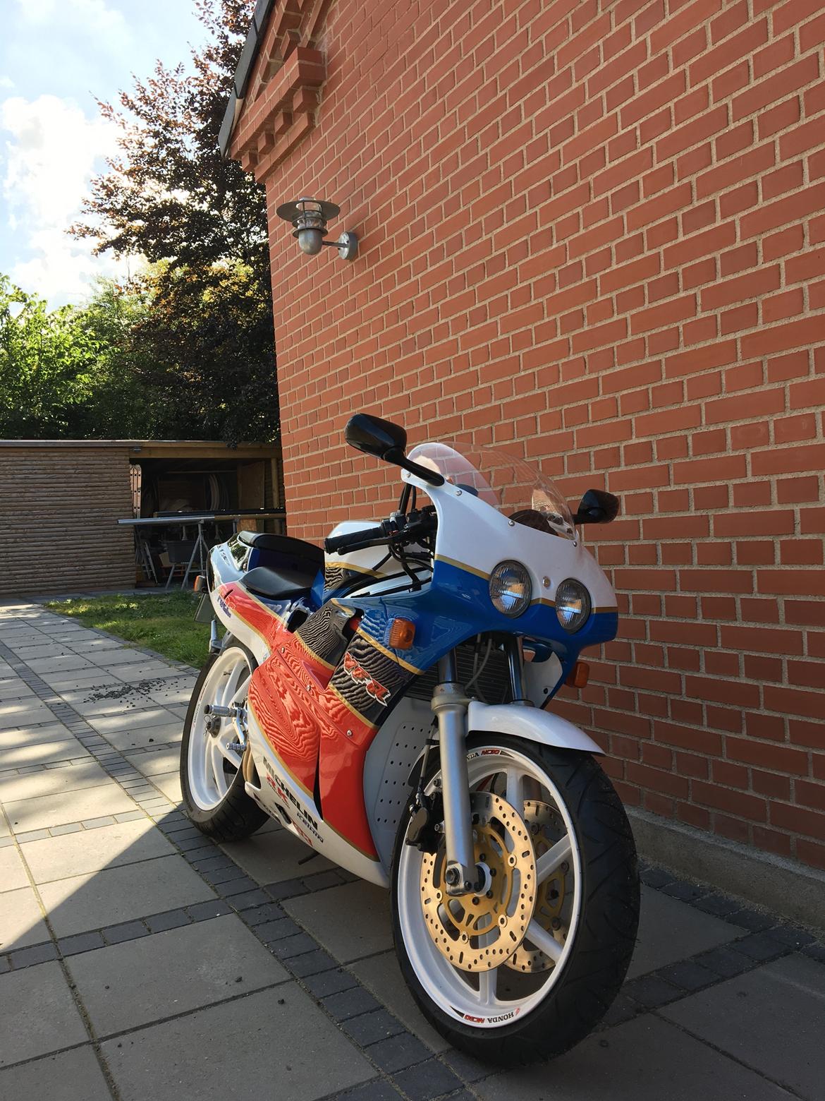 Honda NC30 VFR 400R billede 3