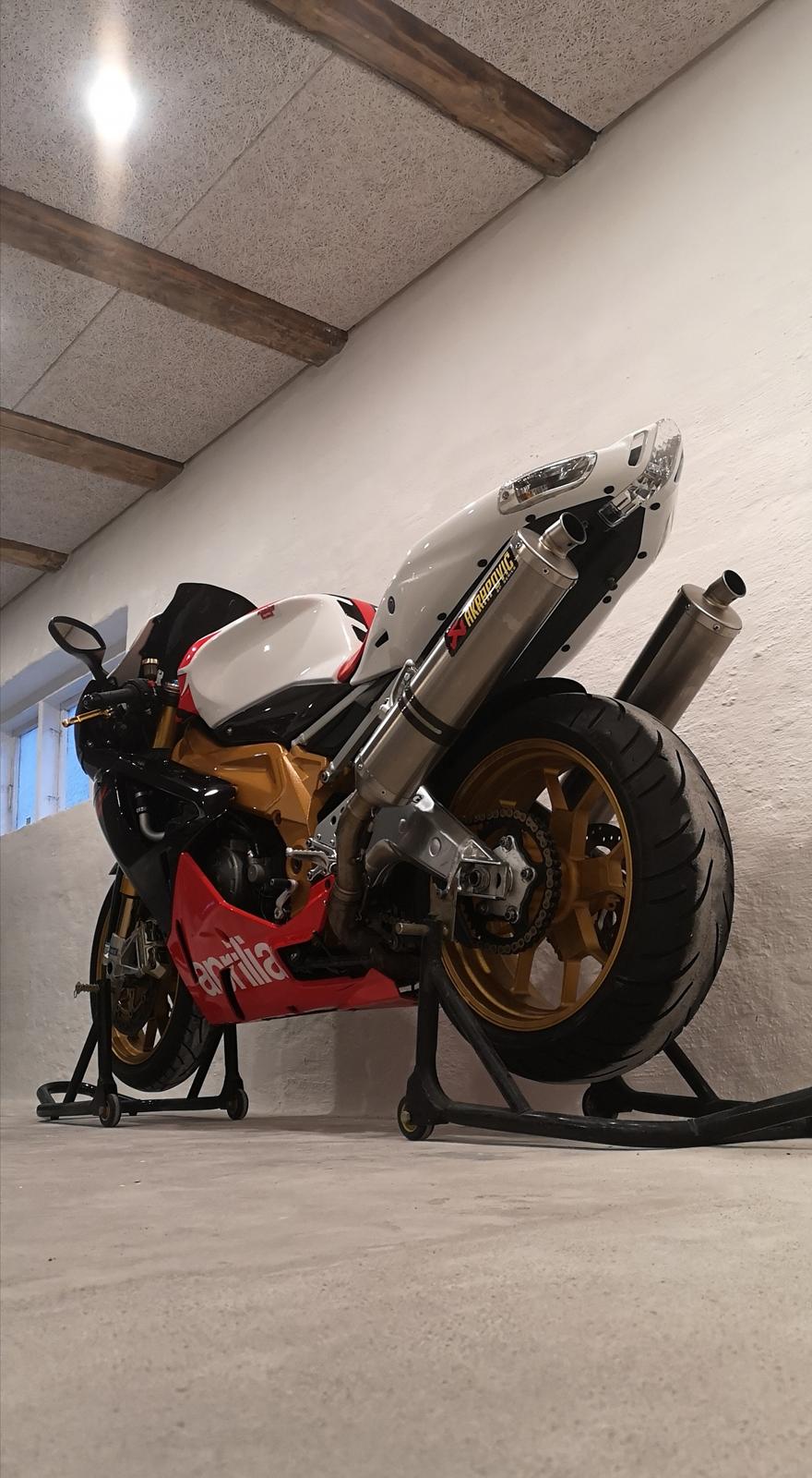 Aprilia RSV 1000R Factory billede 1