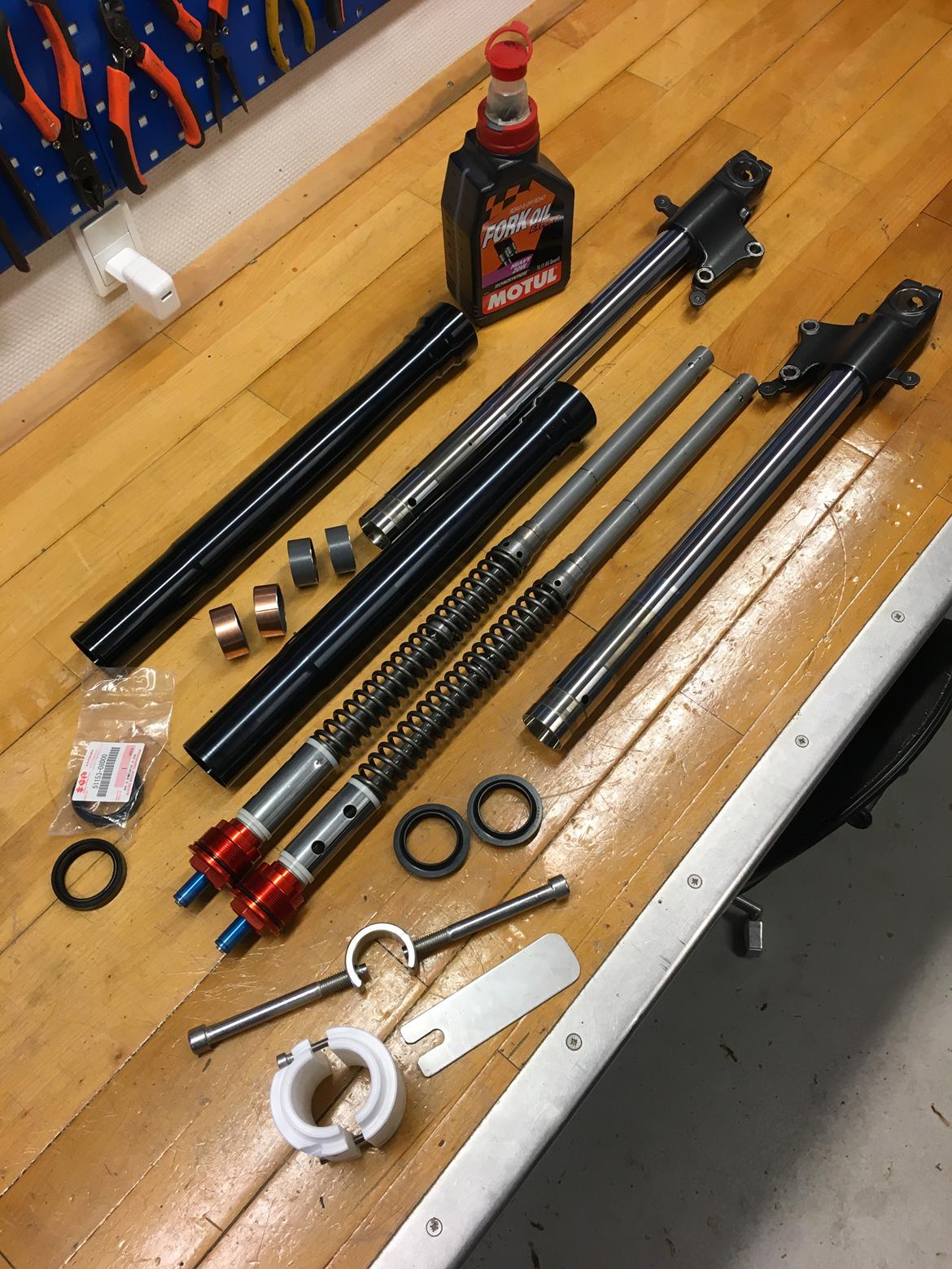 Aprilia RS 250 - Renovering af forgaffel med nye bøsninger billede 21