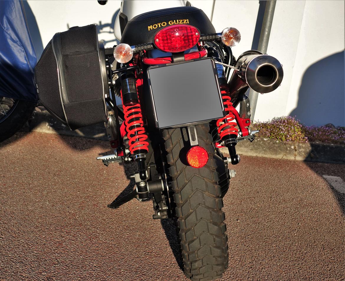 Moto Guzzi V7 II Stornello - De røde fjedre set bagfra. billede 47