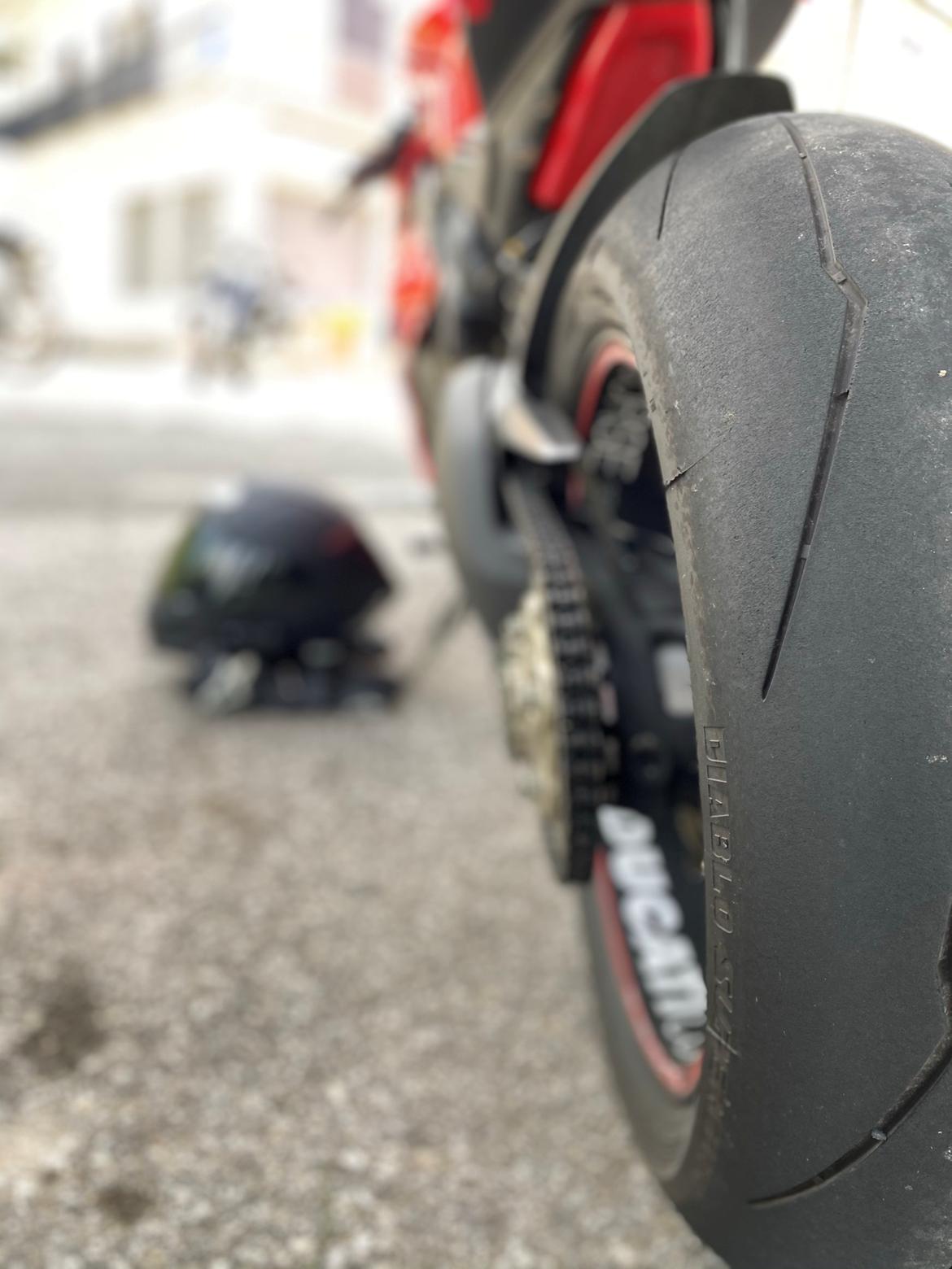 Ducati Panigale V4S (solgt) billede 12