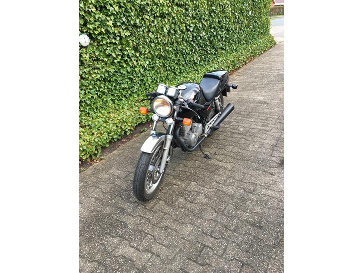 {{currentPhoto.altText}} billede {{currentPhoto.number}}