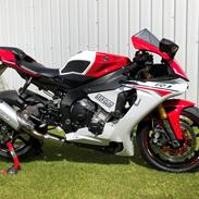 Yamaha YZF-R1