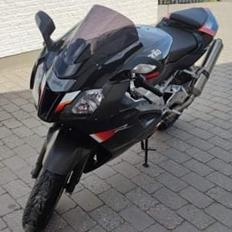 Aprilia RSV 1000 R (SOLGT)