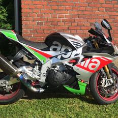 Aprilia rsv4 rf factory