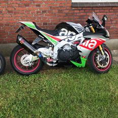 Aprilia rsv4 rf factory