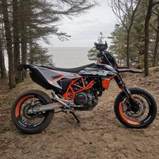 KTM SMC R 690