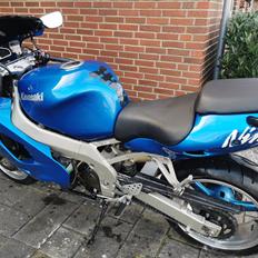 Kawasaki Zx9r Solgt