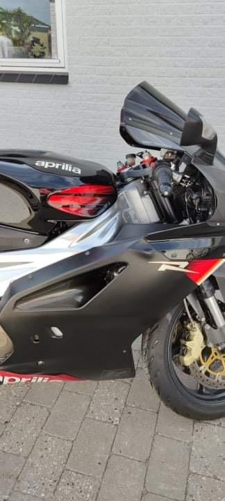 Aprilia RSV 1000 R (SOLGT) billede 9