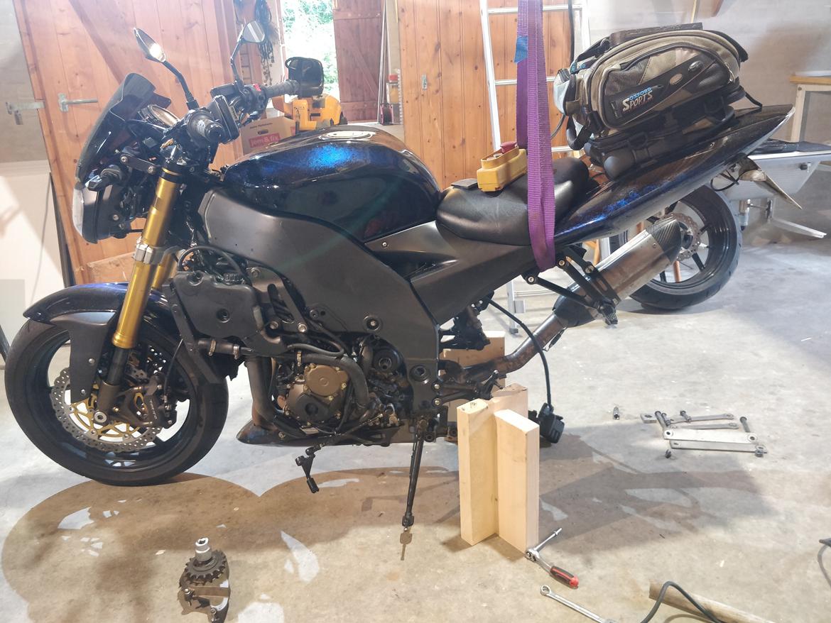 Kawasaki ZX10R - Ninja (SOLGT) - Skift af bagsvinger og bagdæmper billede 13