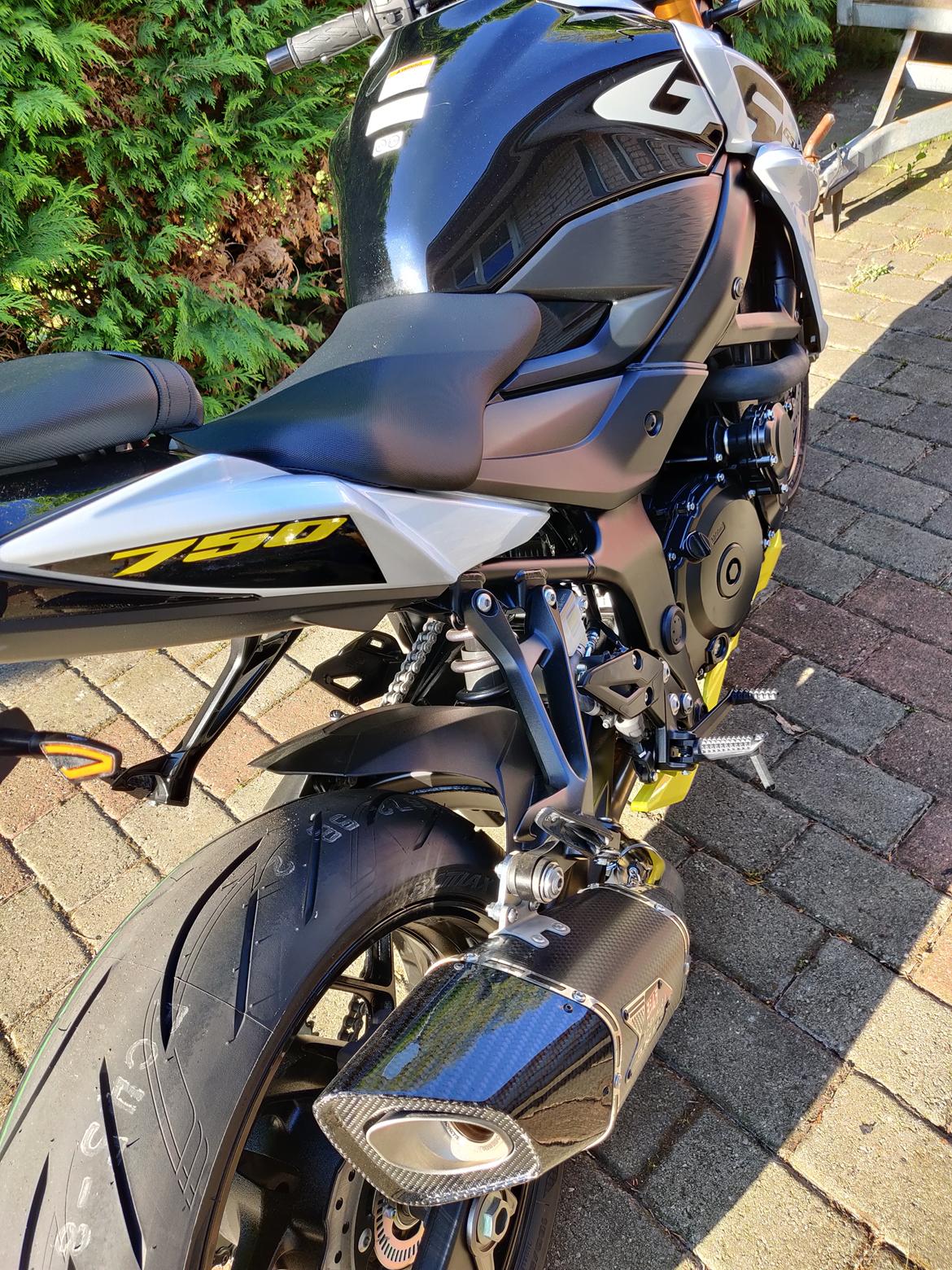 Suzuki GSXS 750 billede 4