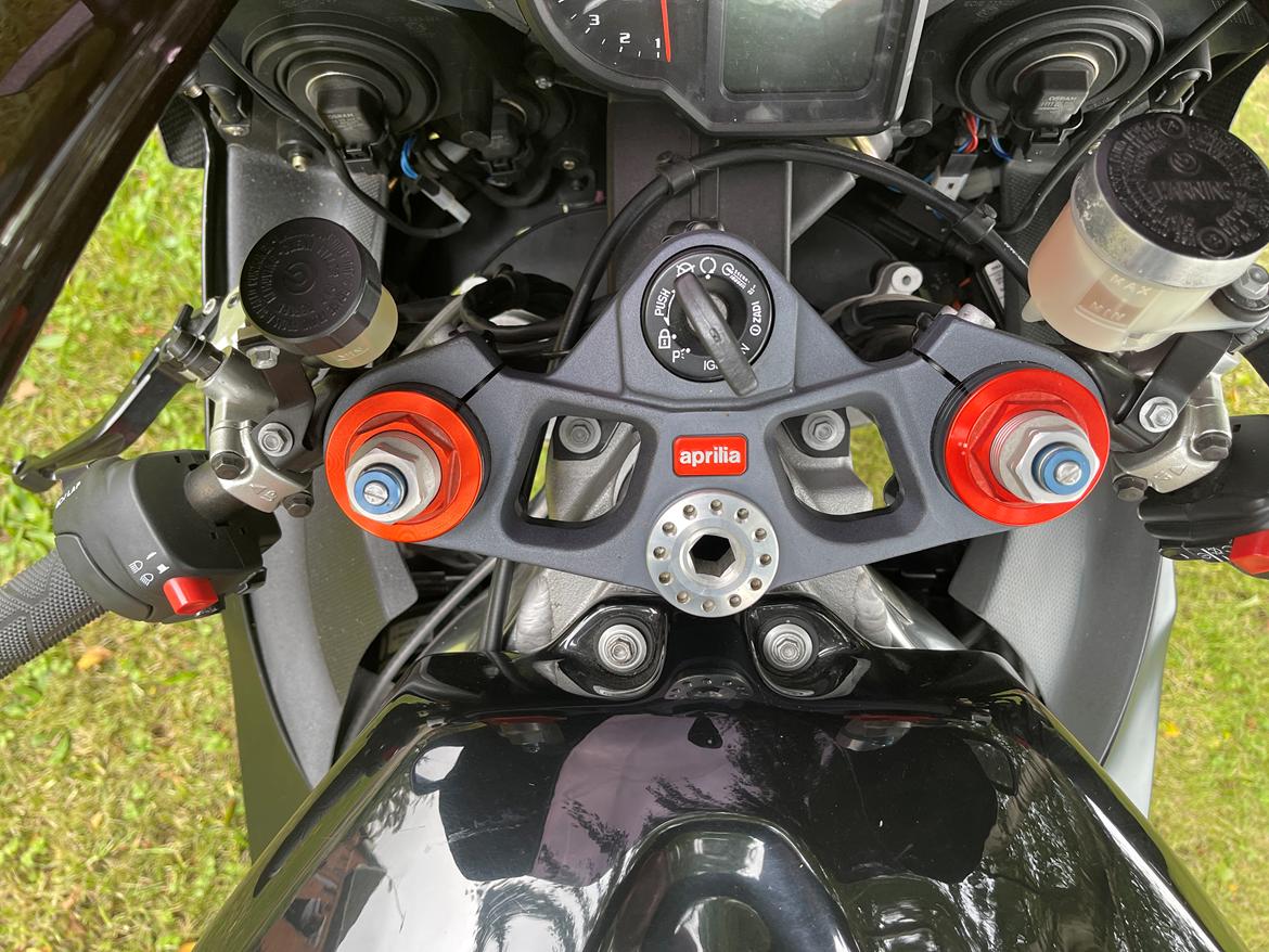 Aprilia RSV 1000 RR (SOLGT) billede 12
