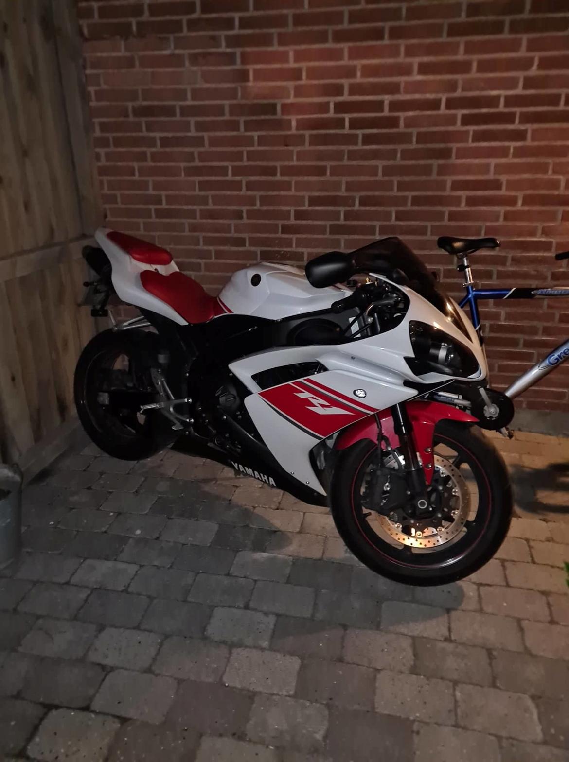 Yamaha YZF R1 RN19 billede 5