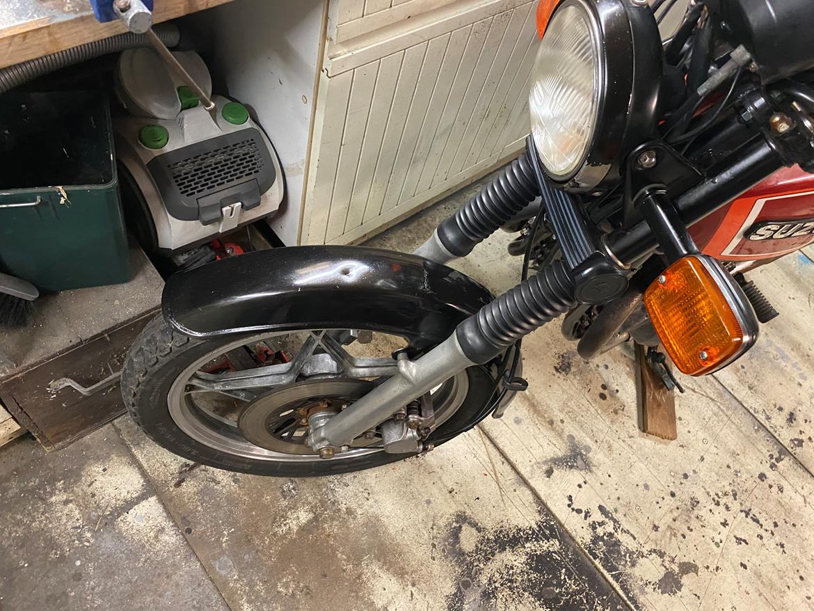 Suzuki GSX400E - Forskærm skal renoveres og kortes op. billede 6