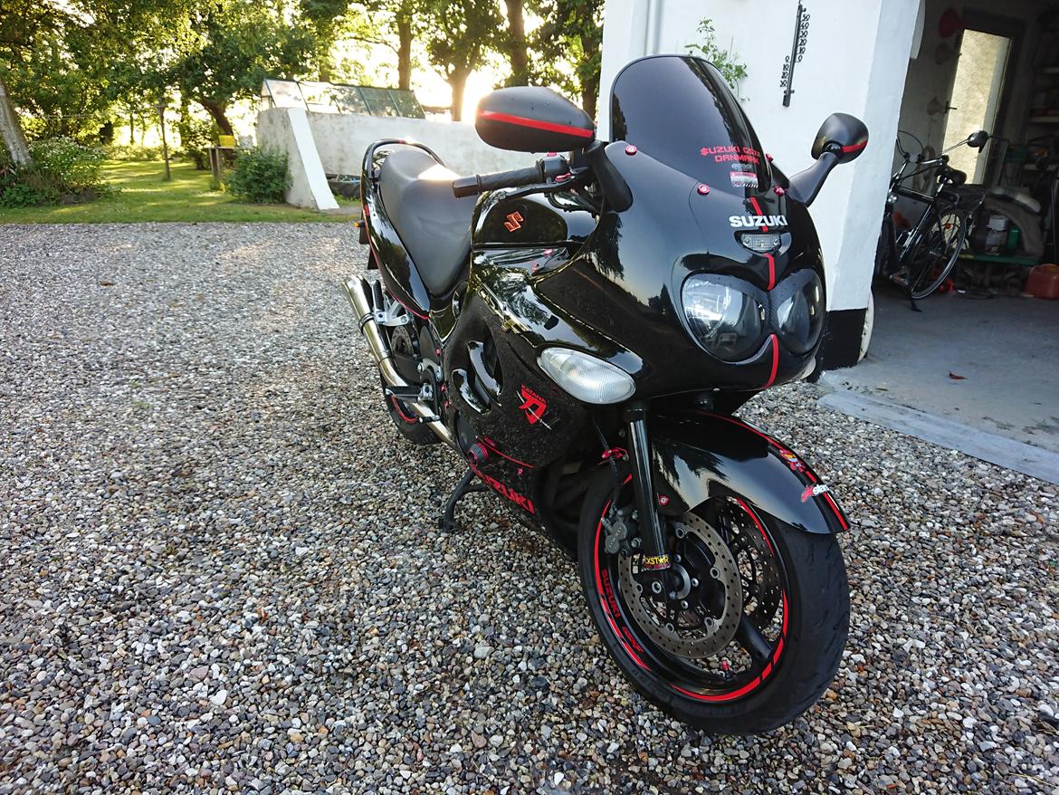 Suzuki GSX 750F  SOLGT billede 4