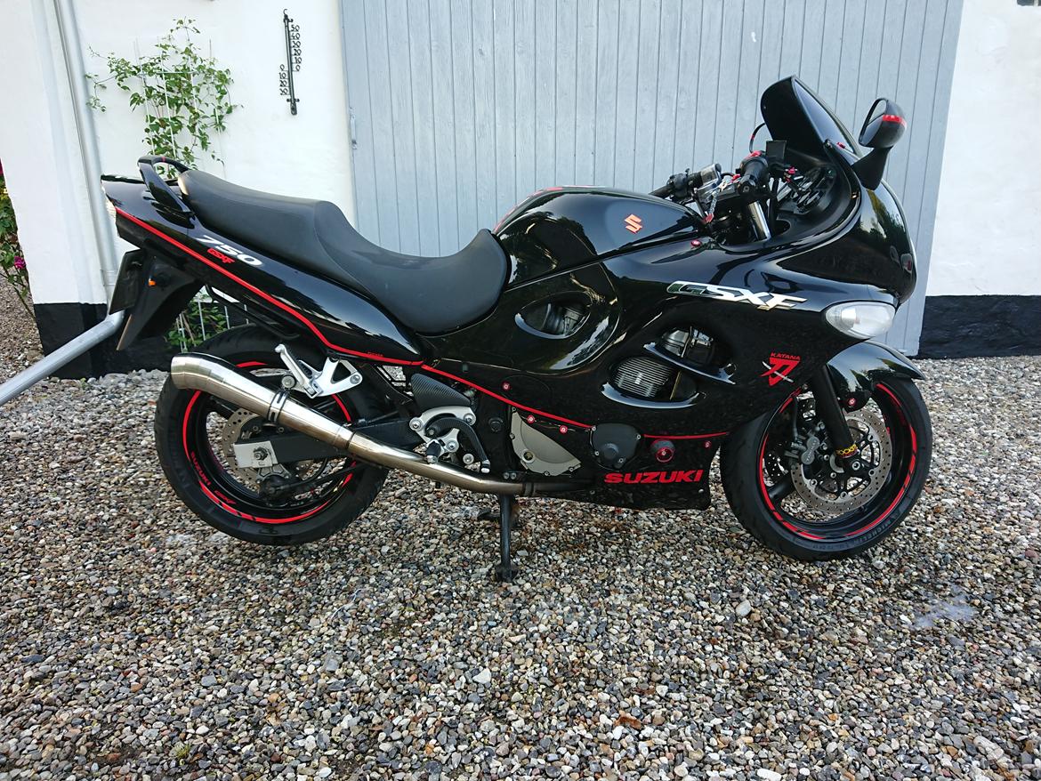 Suzuki GSX 750F  SOLGT billede 1