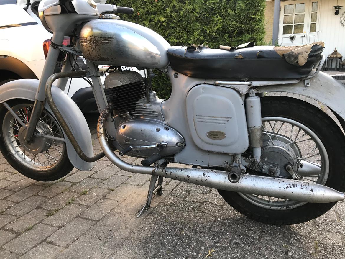 Jawa 250 billede 3