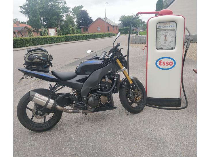 Kawasaki ZX10R - Ninja (SOLGT) - Købte den i Brande jylland. Her ses den på turen hjem til Sjælland billede 1
