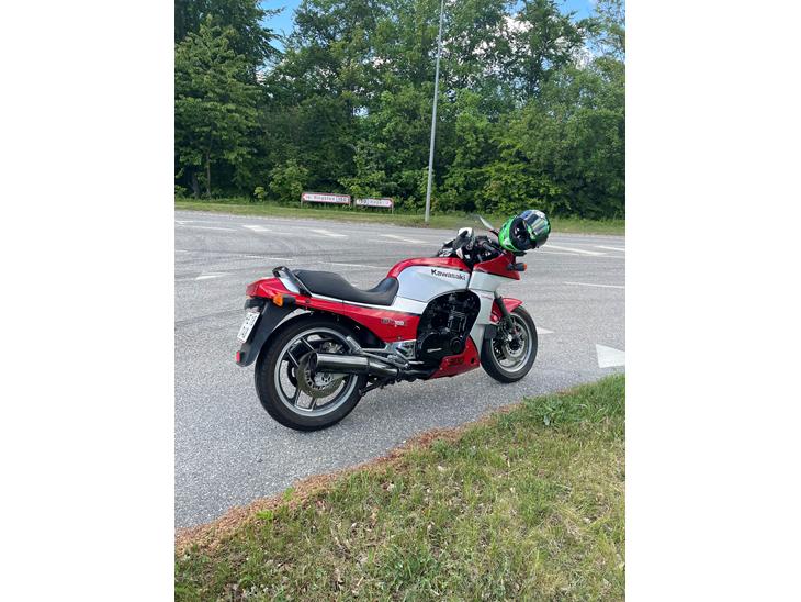 Kawasaki GPZ900R billede 0