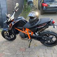 KTM Duke 690