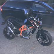 KTM Duke 690