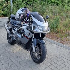 Suzuki GSX-R750