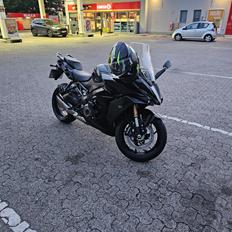 Suzuki GSX-S1000GT+
