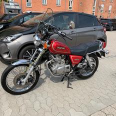 Suzuki GN250