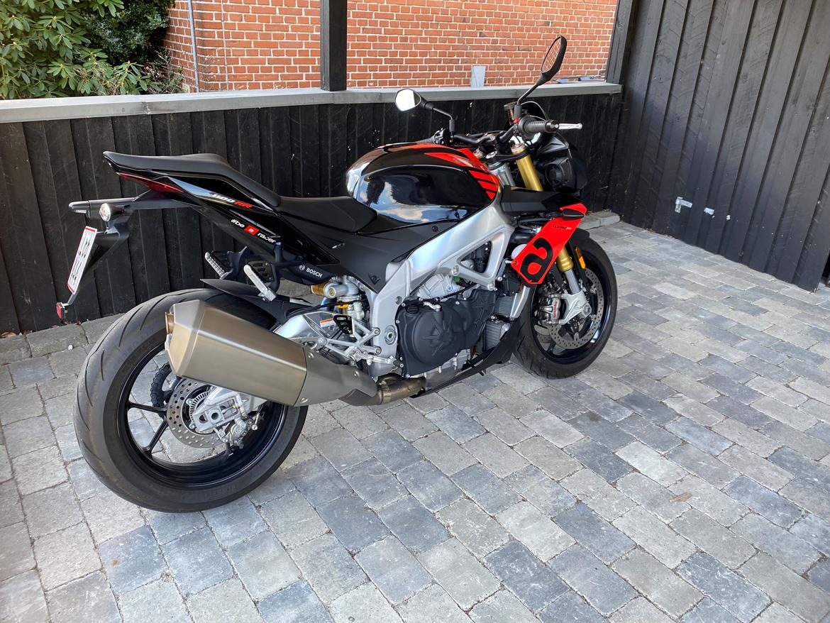 Aprilia Tuono 1100rr billede 1