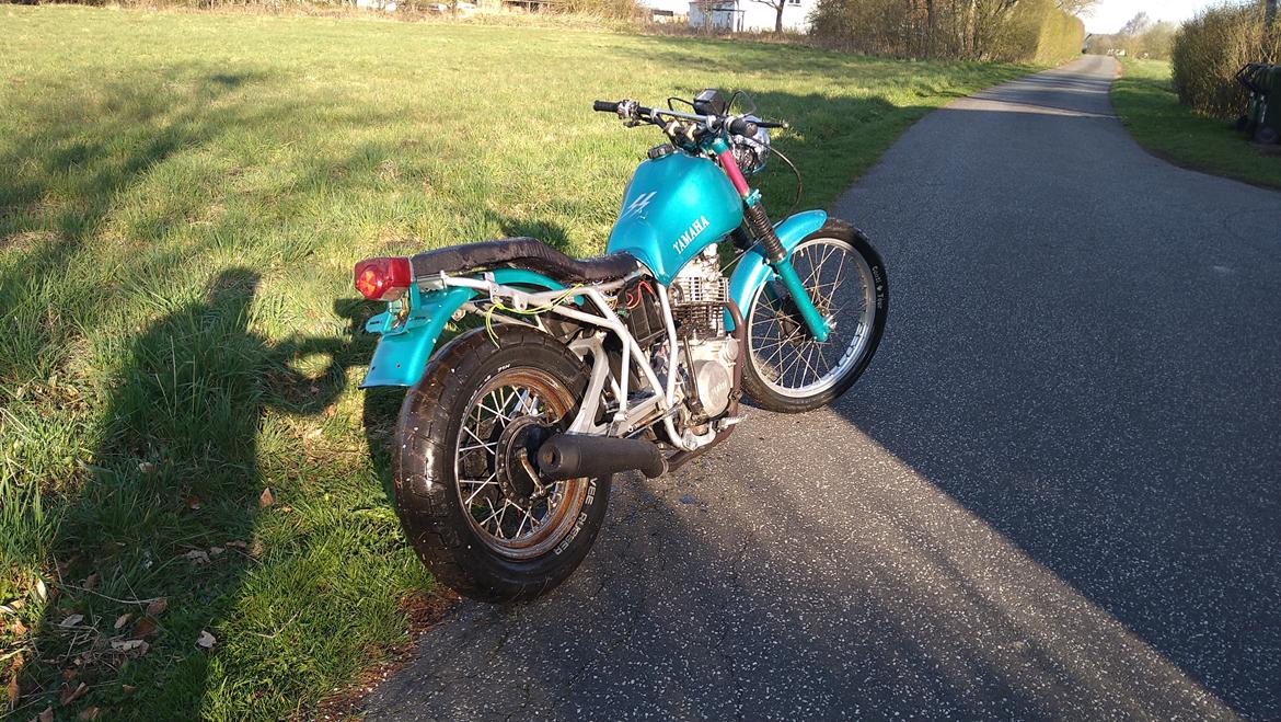 Yamaha Xt 550 billede 2