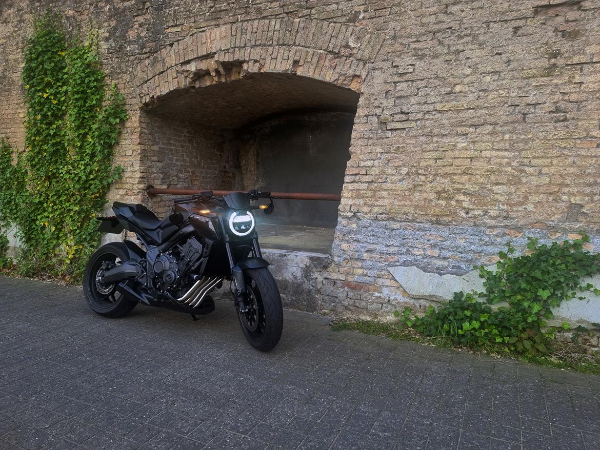 Honda CB650R Black Edition billede 2