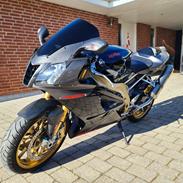 Aprilia RSV 1000 R Factory