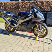 Aprilia RSV 1000 R Factory