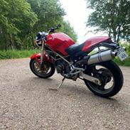 Ducati Monster 900