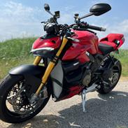 Ducati Streetfighter V4S