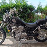 Suzuki VS 700 GLG Intruder